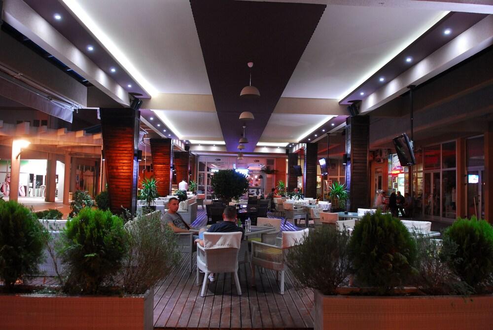 Hotel Magnolia Tivat Kültér fotó