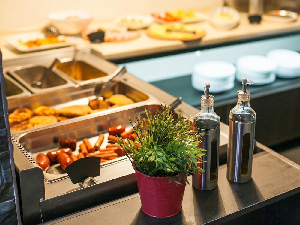 Hotel Magnolia Tivat Kültér fotó