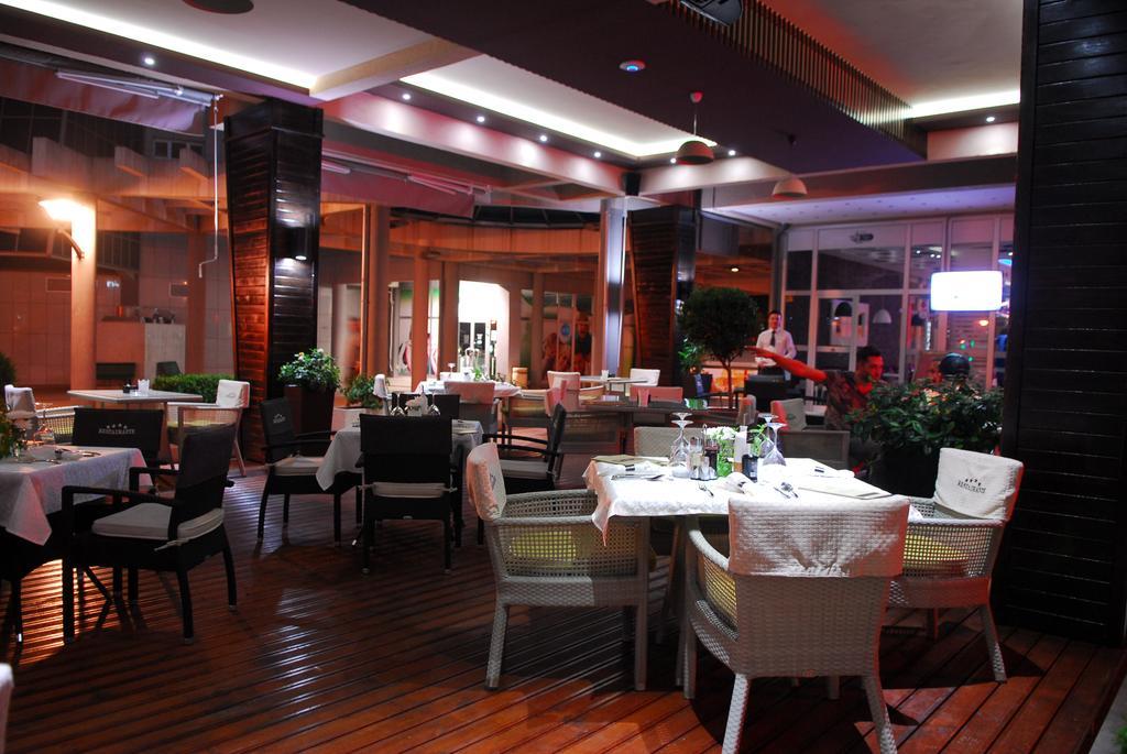 Hotel Magnolia Tivat Kültér fotó