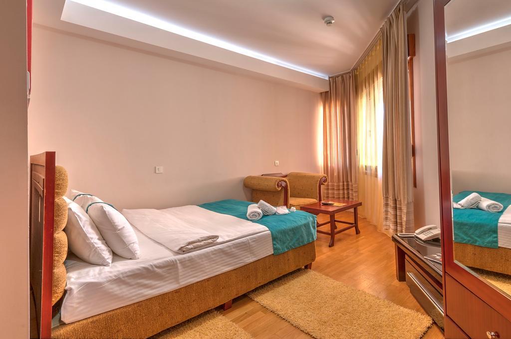 Hotel Magnolia Tivat Kültér fotó