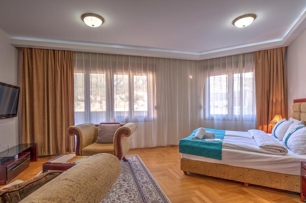 Hotel Magnolia Tivat Kültér fotó